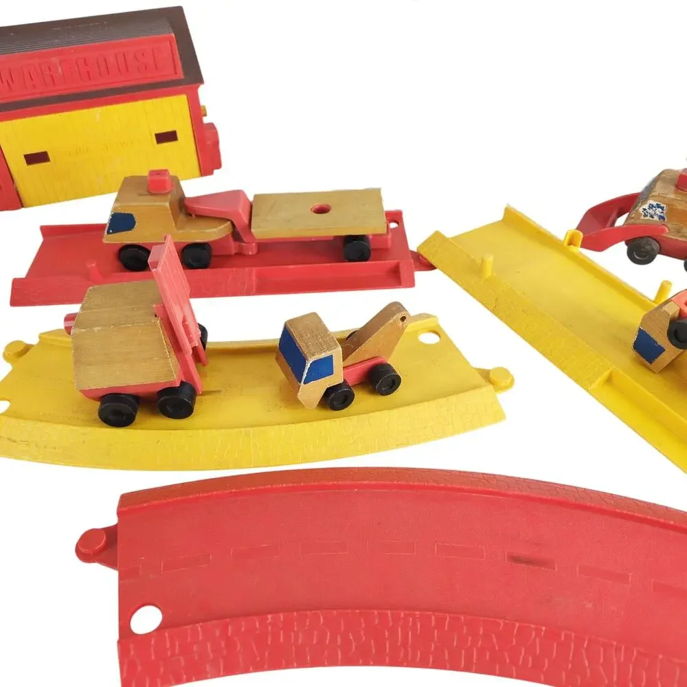 Vintage 1971 Mattel Preschool Motor Putt-Putt Construction Yard Set Trucks Track